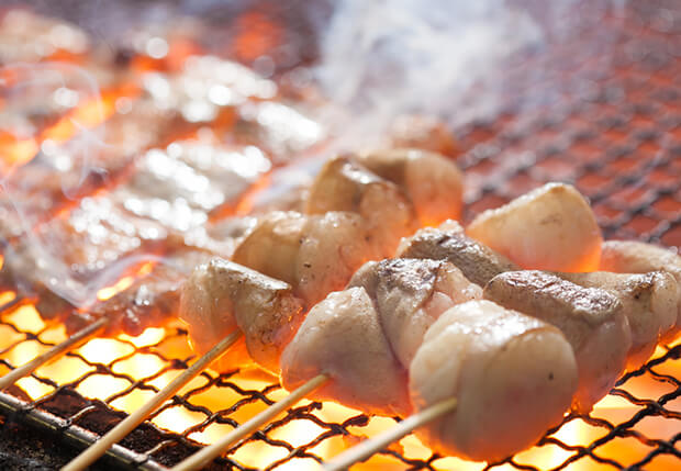 焼き師が一本一本丁寧に焼き上げるこだわりの炭火焼鳥